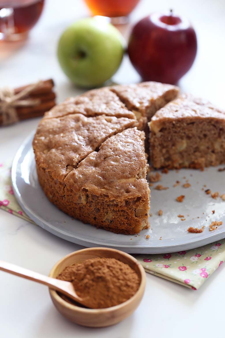 Apple Cake Recipe with Cinnamon or Vanilla Ice Cream