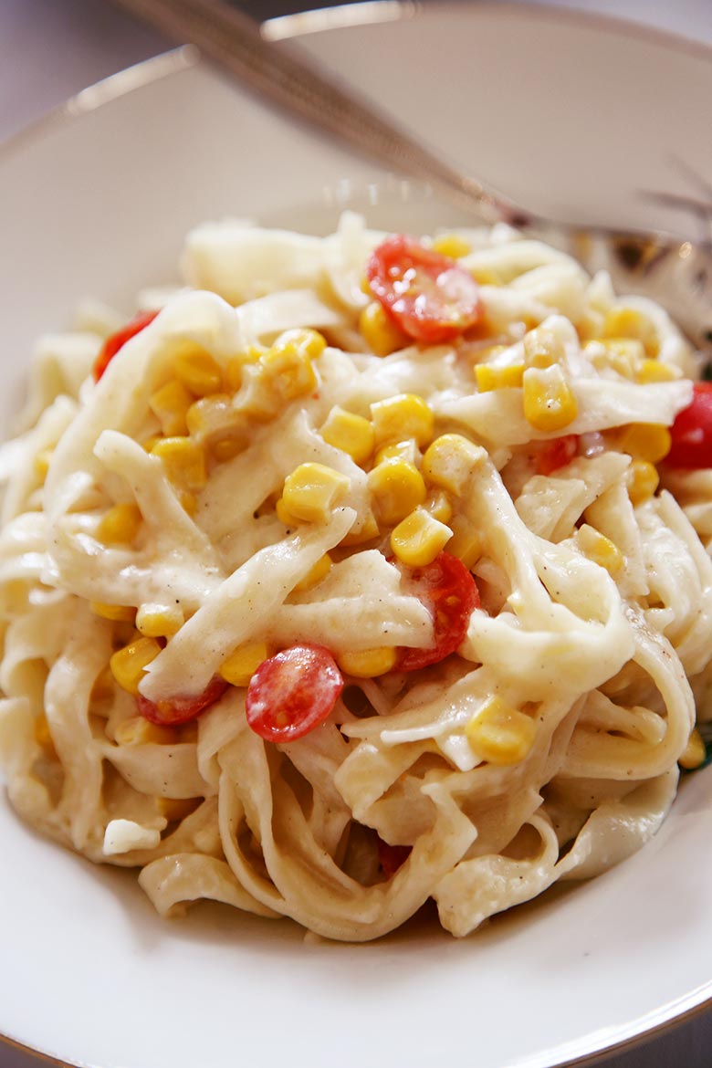 Easy Fettuccine Recipe with Sweet Corn and Tomatoes