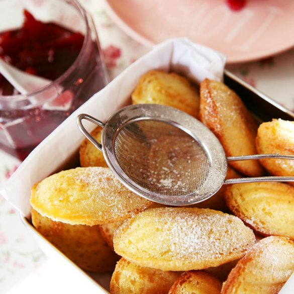 Madeleine Recipe (French Butter Cake) with Powdered Sugar