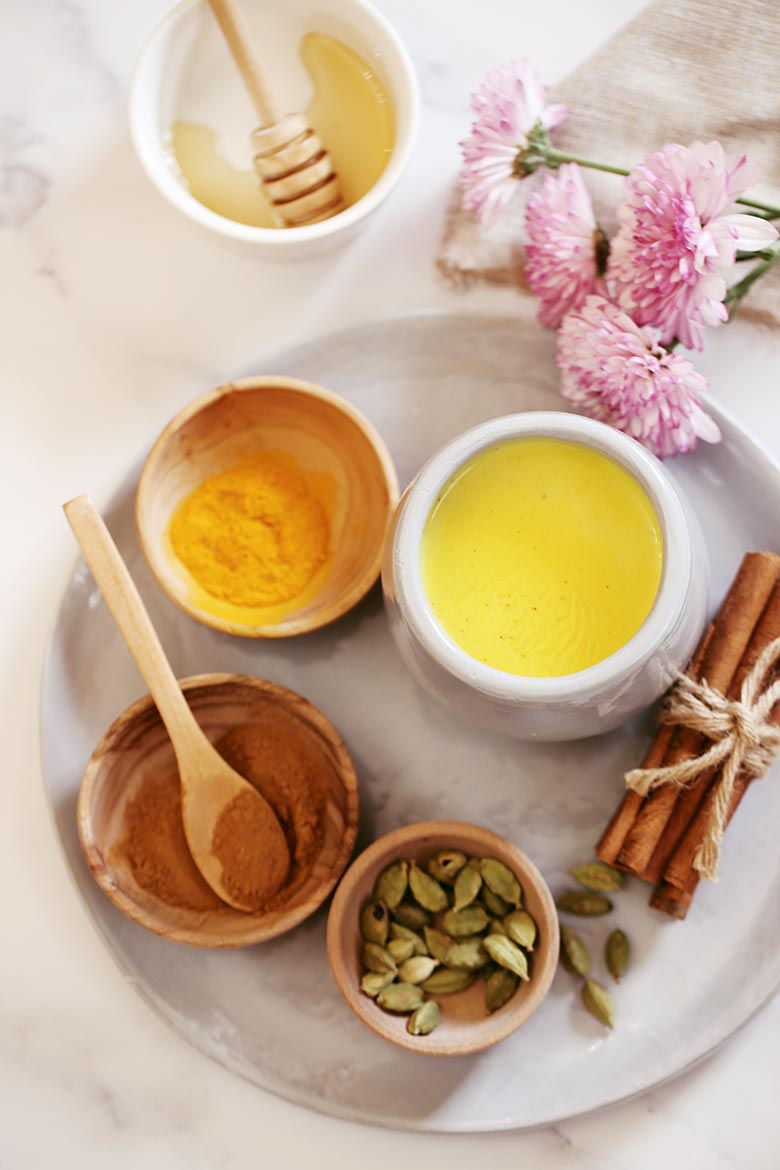 Simple and easy turmeric golden milk recipe