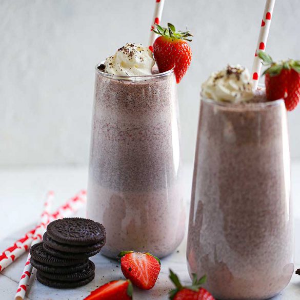 Easy Strawberry Oreo Milkshake Recipe