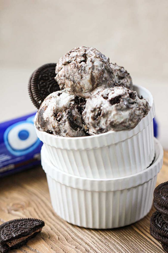Cookies and Cream Frozen Yogurt Recipe