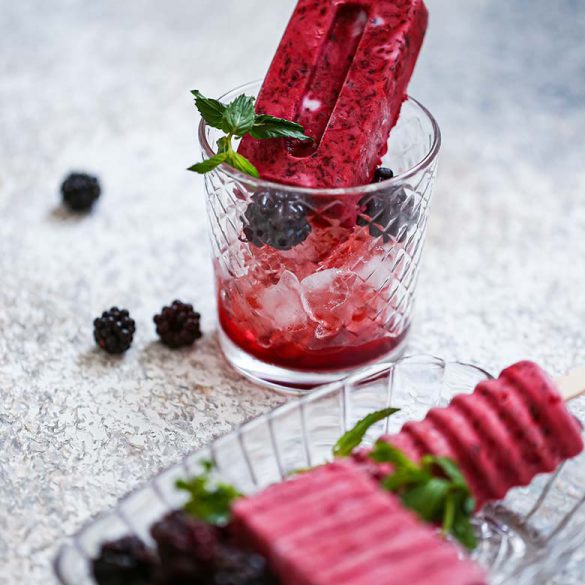 3 Ingredient Blackberry Popsicles Recipe