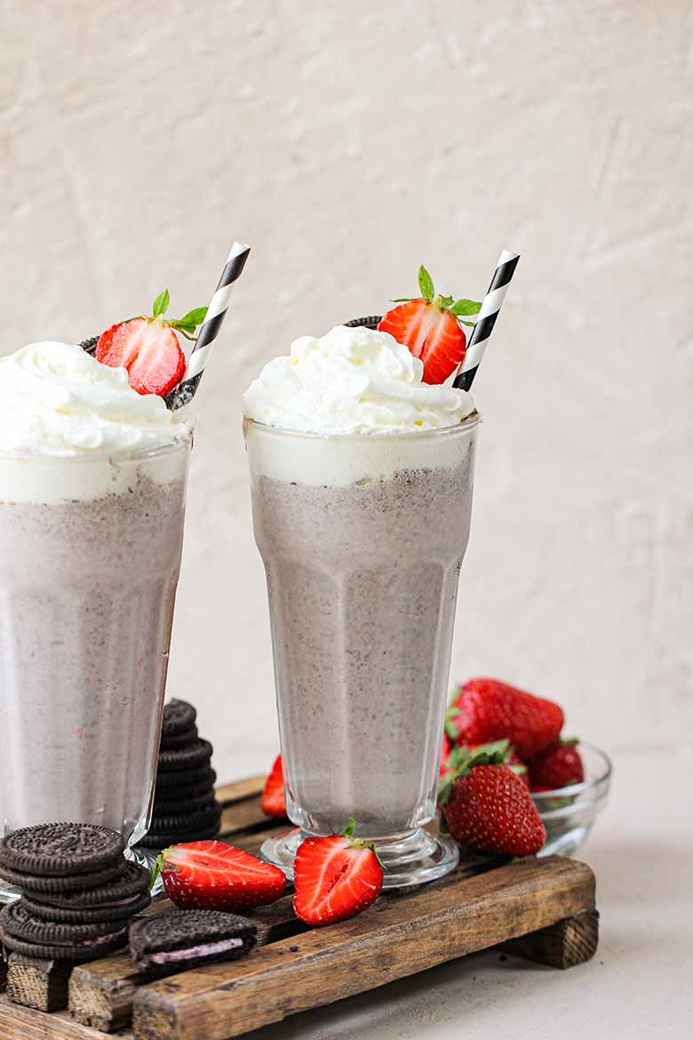 Strawberry Oreo Milkshake Recipe