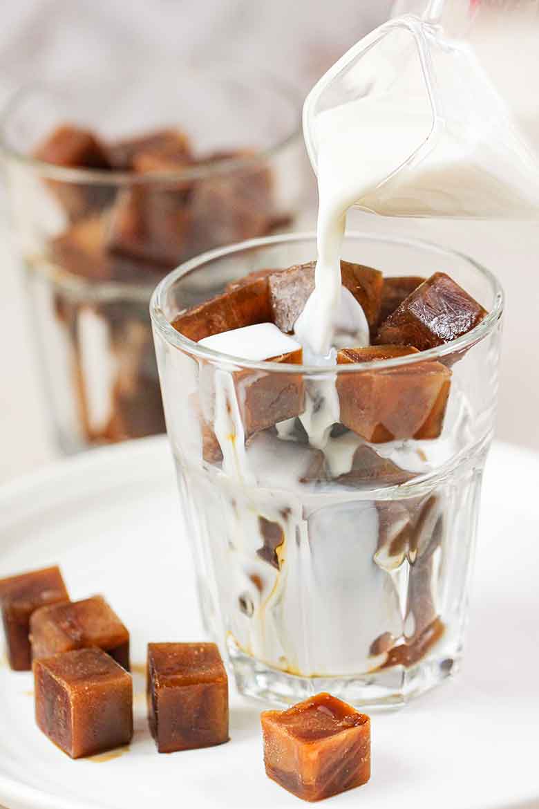 https://yummynotes.net/wp-content/uploads/2022/06/Coffee-Ice-Cubes-4.jpg