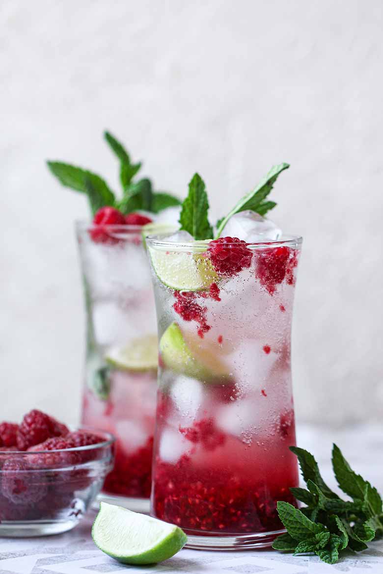 Non-alcoholic Raspberry Mojito Mocktail Recipe